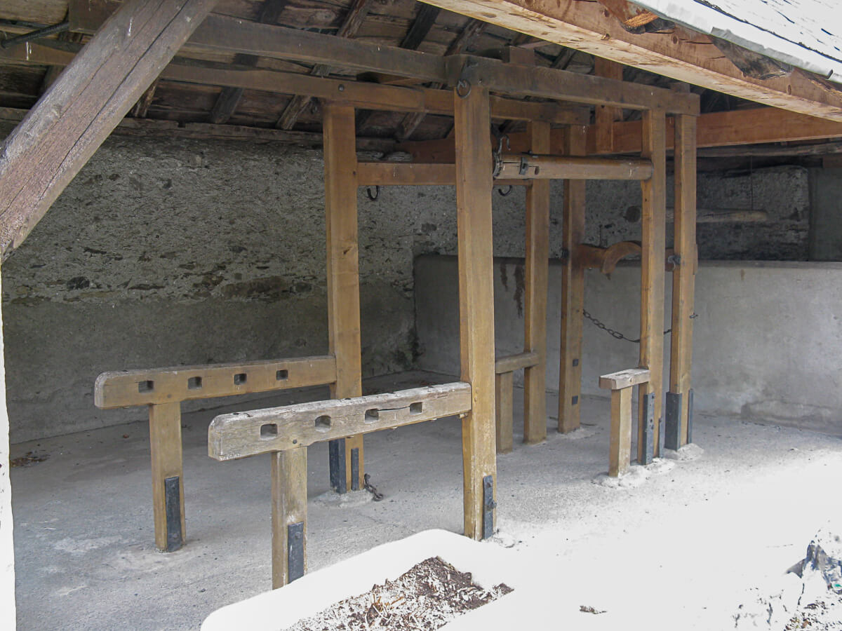 Métier à ferrer - Bourisp