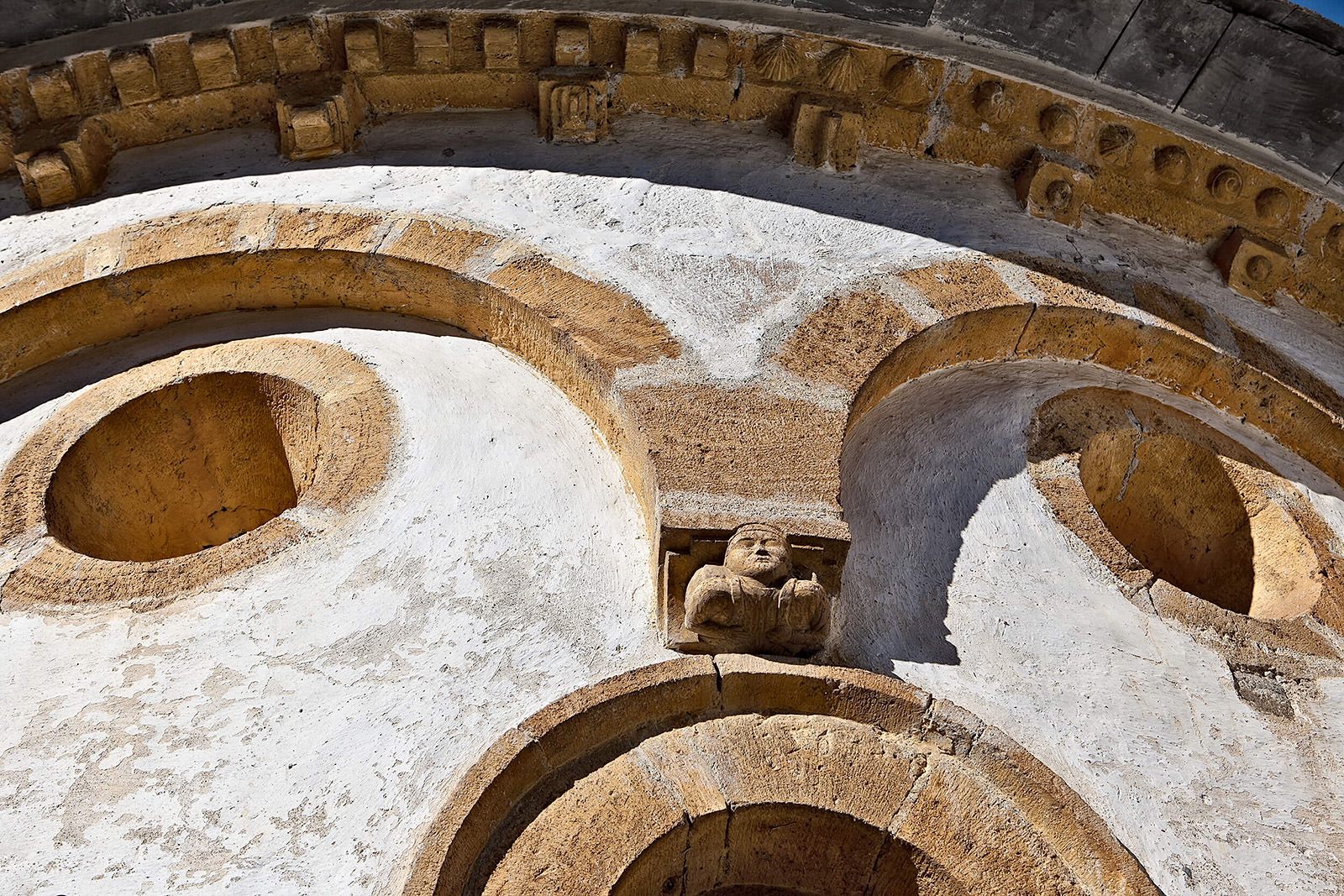 Chevet de l'église de Jézeau (détail)